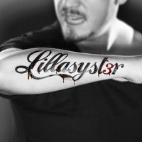Vad skulle mamma säga - Lillasyster, Mustasch